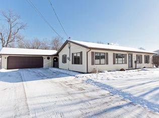 5661 Vermont St SW, Cedar Rapids, IA 52404