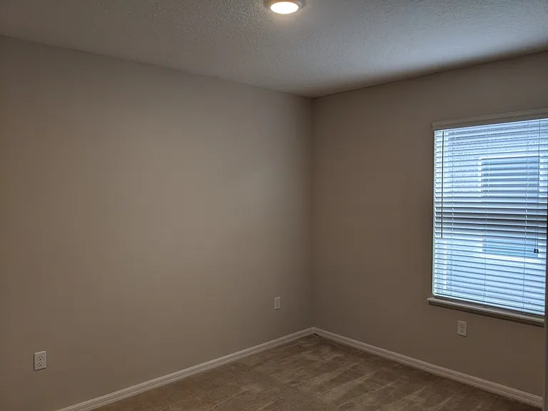 544 Pinecrest Loop — Photo 3