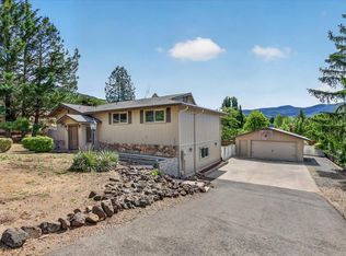 1568 Angelcrest Dr, Medford, OR 97504