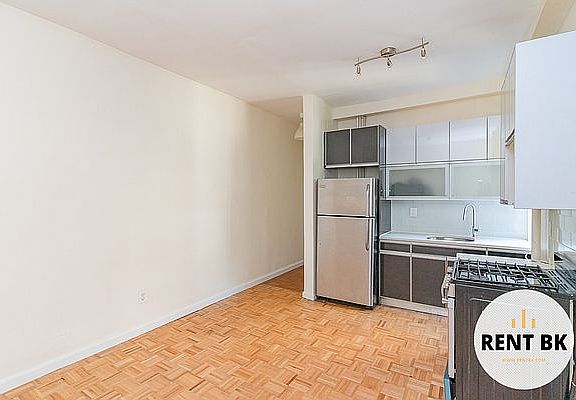 2nd image of 600 Park Pl #6R