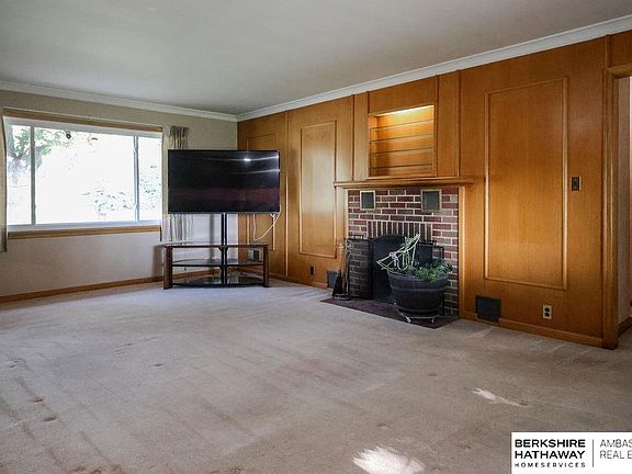 5th image of 1008 Bellevue Blvd N