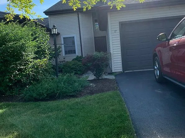 17 Gentry Ln, Queensbury, NY 12804