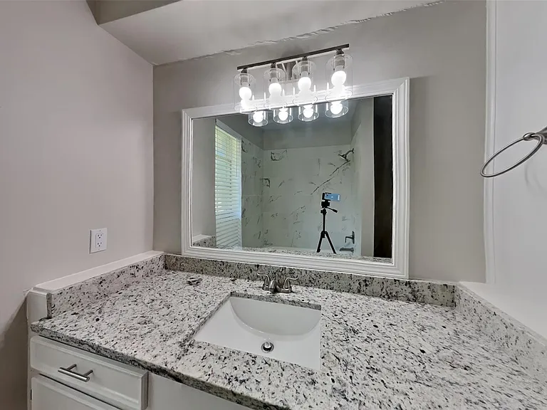 1920 Crooked Creek Ln — Photo 18