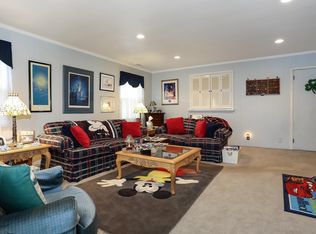 4 Behnke Ct, Rockville Centre, NY 11570