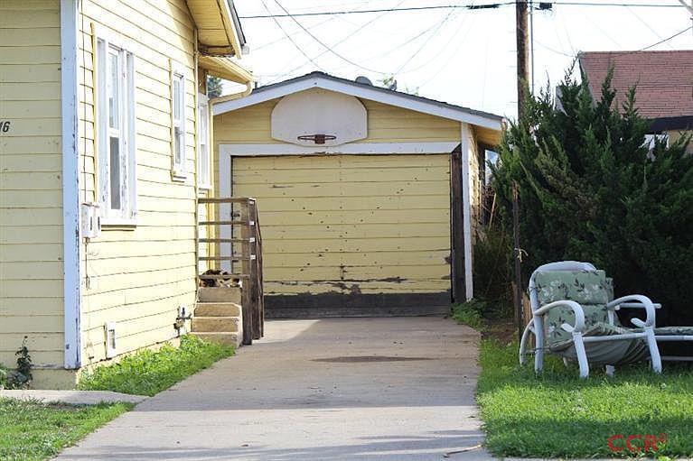 2nd image of 216 N East St