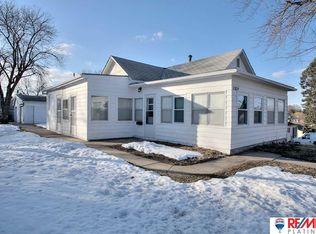2624 S 37th St, Omaha, NE 68105