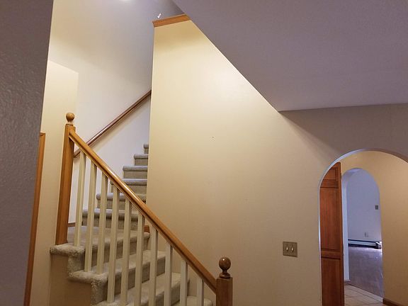 3rd image of 918 Woodland Dr