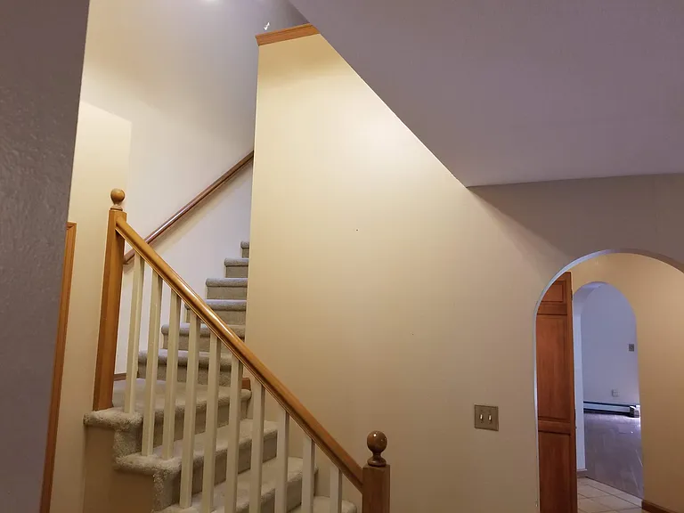 918 Woodland Dr — Photo 3