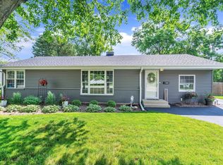 130 S Edgelawn Dr, Aurora, IL 60506