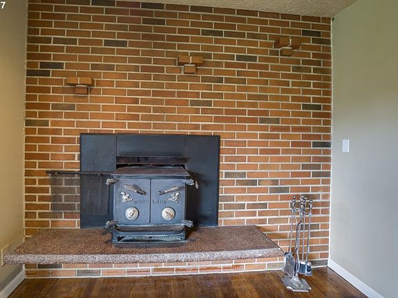 3rd image of 5913 NE 58th St
