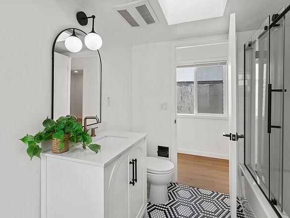 4th image of 2976 Washington St APT 7
