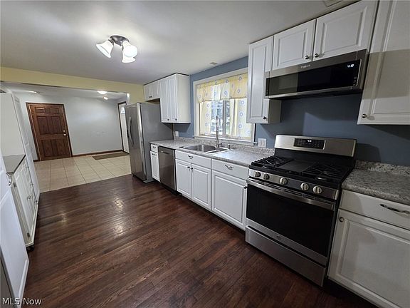 5th image of 1341 Benton St