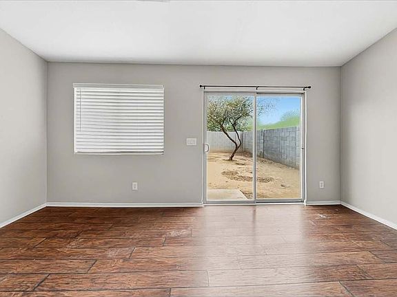 3rd image of 1560 Claycord Ave