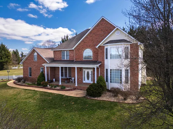 635 Long Meadow Rd, Fishersville, VA 22939