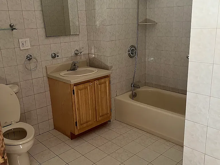 377 14th St #1R — Photo 6