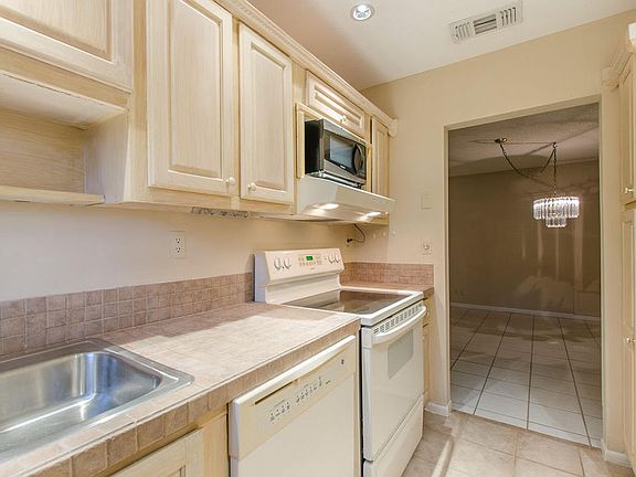 2nd image of 5253 Lakefront Blvd APT B