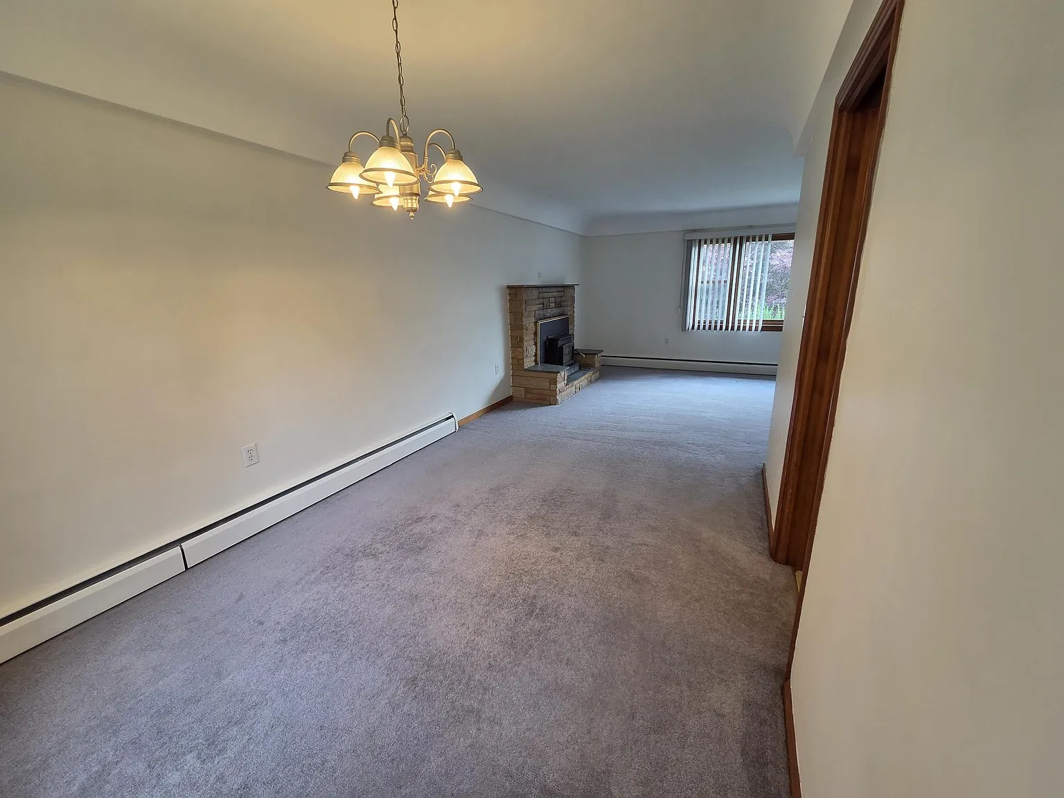 3 bed, 1.5 bath, 1789 sqft, $1,695 — Photo 3