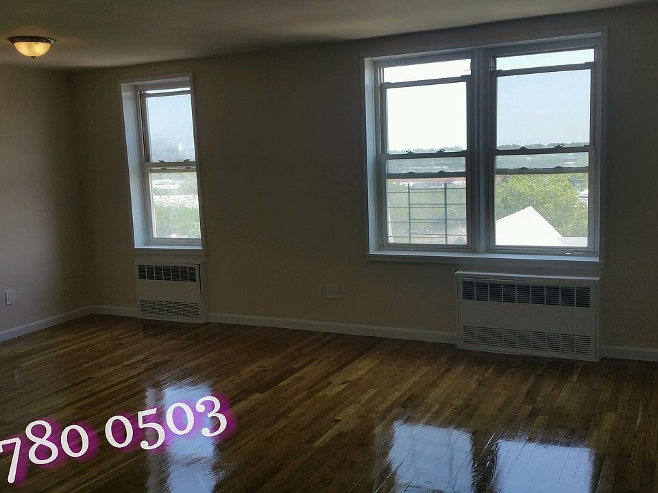 living room large in size
