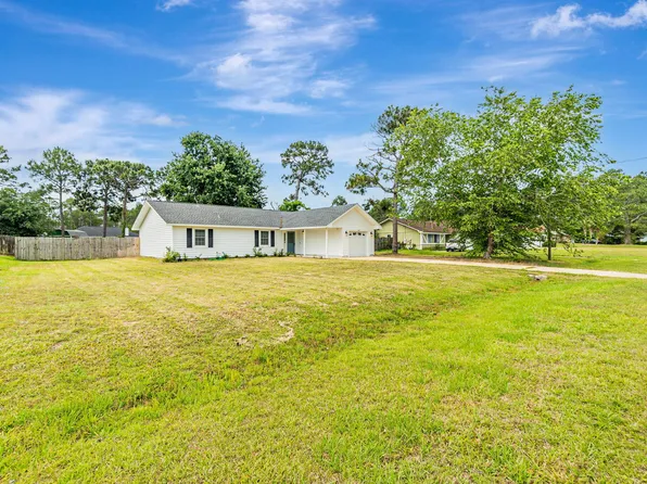 6827 Liberty St, Navarre, FL 32566