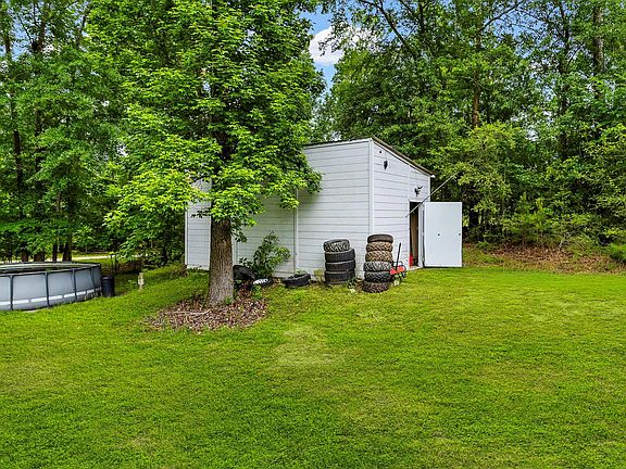 3rd image of 375 White Oak Cv