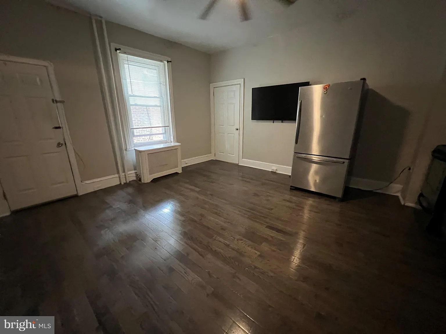 1 bed, 1.0 bath, 7425 sqft, $1,400 — Photo 2