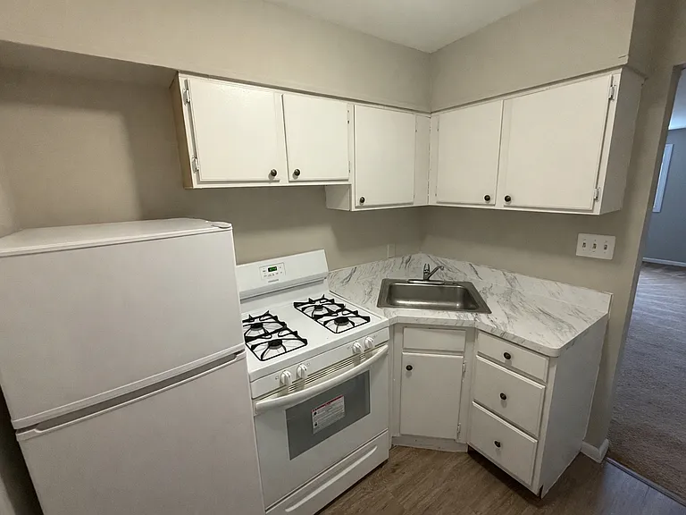 Malaga Villa Apartments — Photo 15