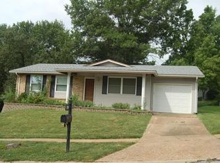379 Village Creek Dr, Ballwin, MO