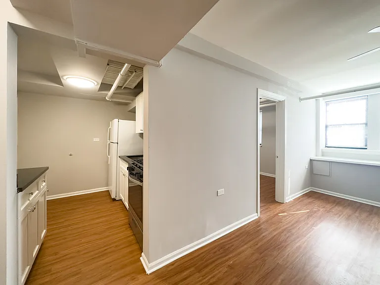 5748 N Winthrop Ave #100 — Photo 10
