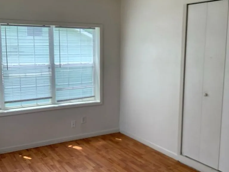 221 SE Wilshire Ave — Photo 10