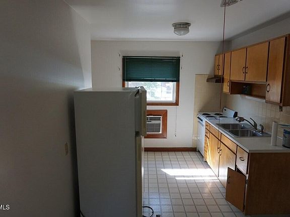 2nd image of 133 E Ravine Rd