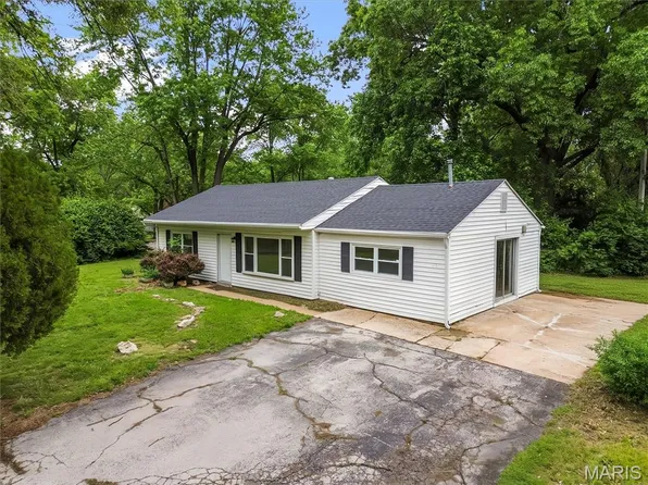 11920 Bridgevale Ave, Saint Louis, MO 63138