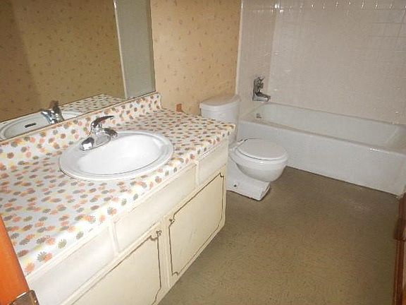 2nd image of 2141 Graham Dr