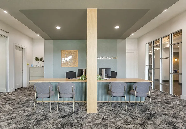 Bell South Lamar — Photo 14