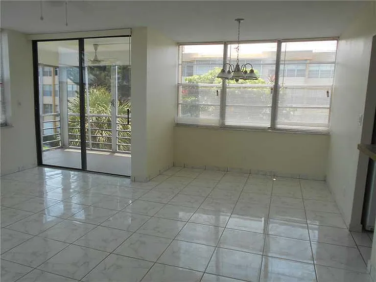 2731 Taft St #309 — Photo 5