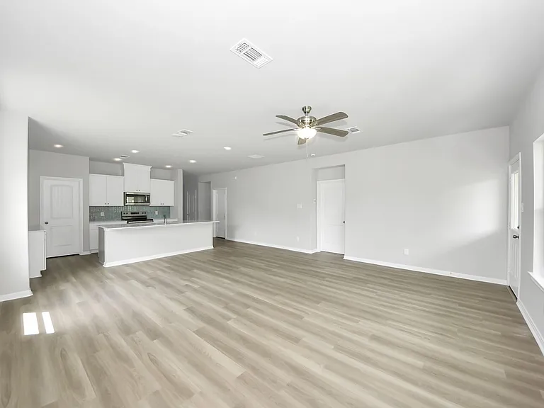 638 Stovall Dr — Photo 9