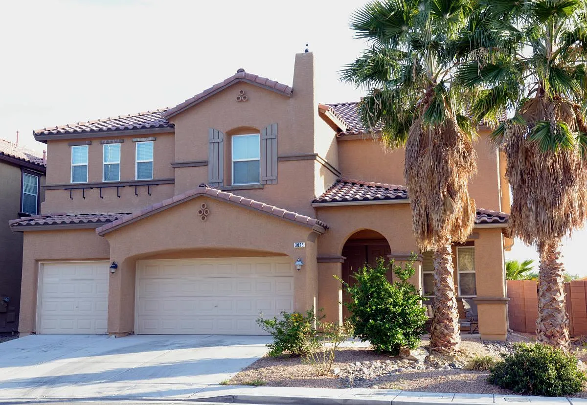5 bed, 3720 sqft, $3,400 — Photo 1