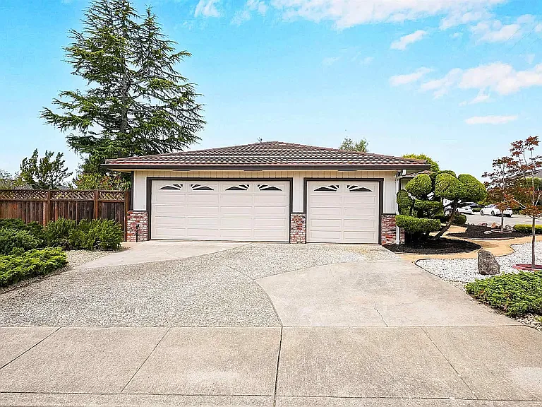 3787 Oakes Dr — Photo 1