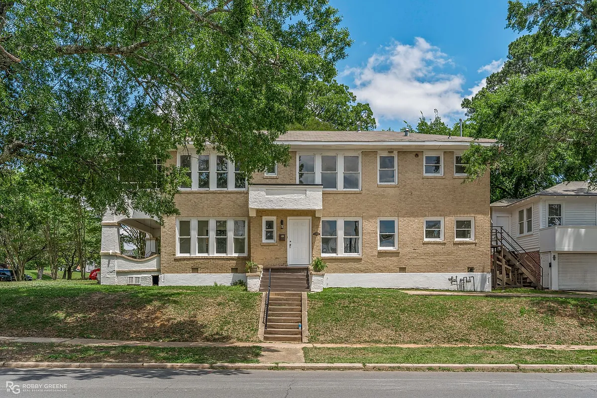 Building Photo - 561 Forest Ave