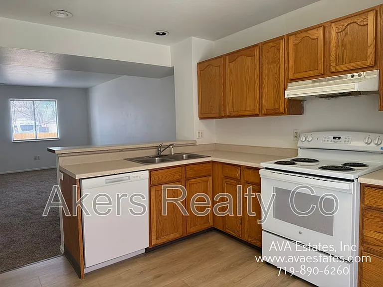 1405 E 19th St #B — Photo 4