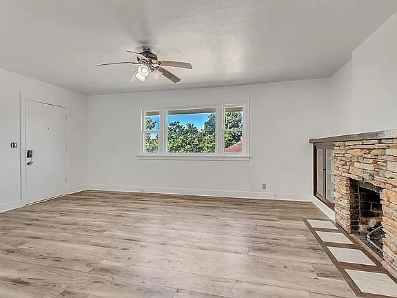 2846 Van Buren Ave — Photo 3