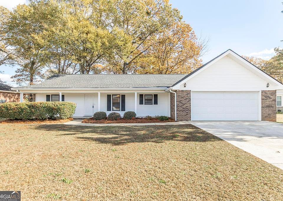 1st image of 102 Foxfire Dr