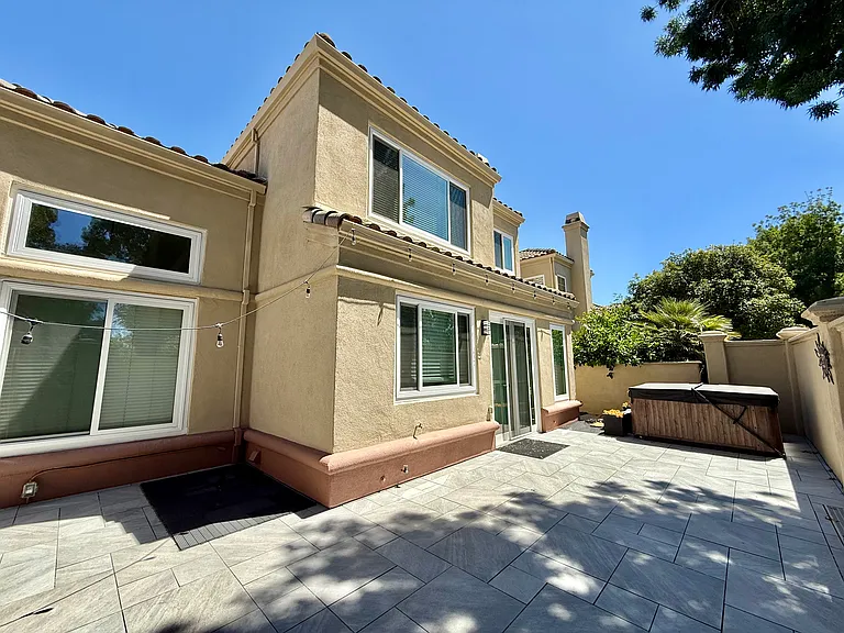 4238 Diavila Ave — Photo 47