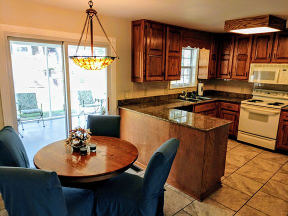 Dining Opens to Screen Porch