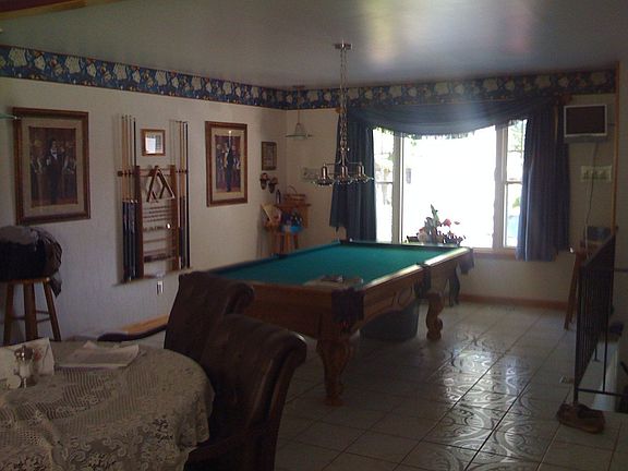 Dining room/rec room