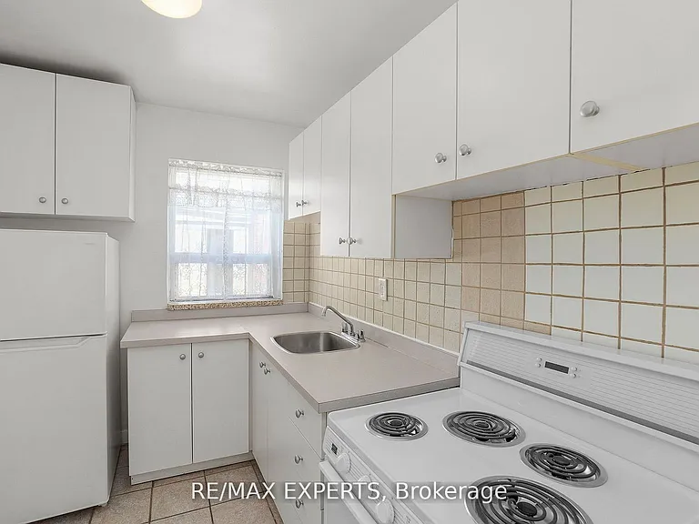 3261A Lakeshore Rd W #101 — Photo 9