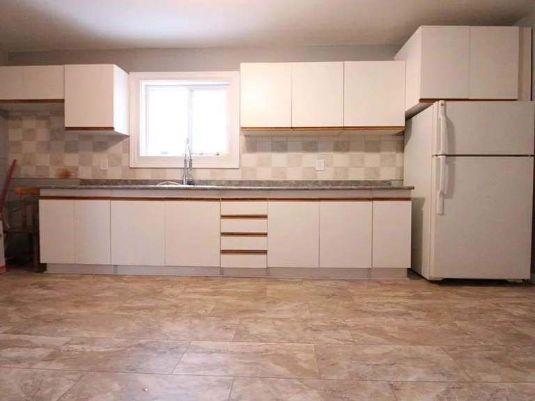 39 Empress Ave N #1 — Photo 4