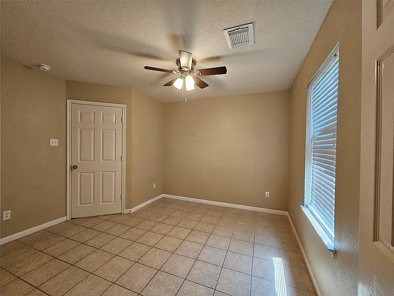 1079 Shadow Glenn Dr — Photo 11