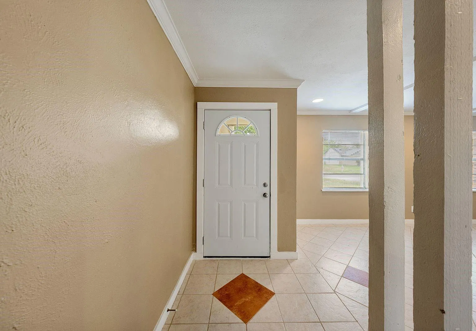 3 bed, 2.0 bath, 1555 sqft, $1,700 — Photo 4