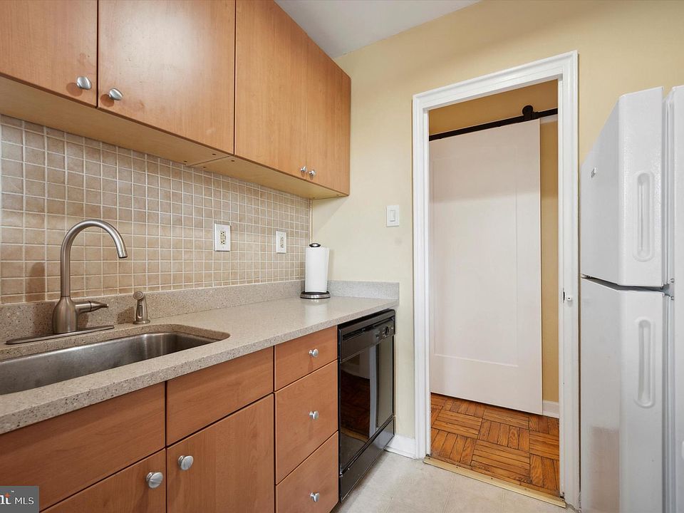 2nd image of 2601 Pennsylvania Ave APT 110