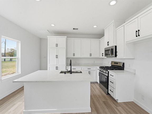 3rd image of 524 N 4th St